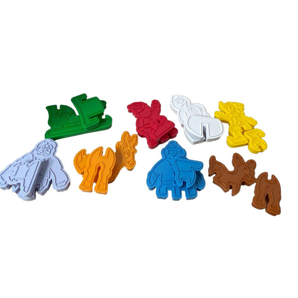 Rudolph The Red-Nosed Reindeer 16 Piece Stand-Up 3D Christmas Cookie Cutters - Picture 2 of 7